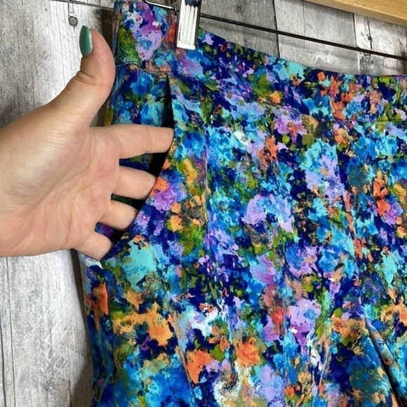 FOREVER 21 watercolor‎ print shorts.Pockets.  Size zip.Lined.Lightweight. Medium - Picture 2 of 11